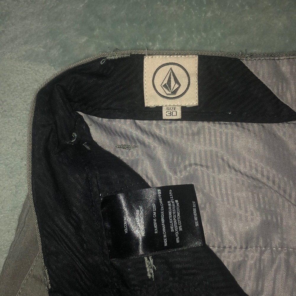 Volcom khaki shorts - Picture 3 of 3